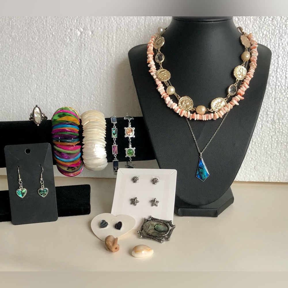 Vintage 13+ Piece Multi Colored Beach Sea Shell Necklaces Bracelets Jewelry Lot